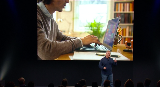 "Den nye iPad Proen passer for ... Windows-brukere!" ropes det fra scenen.