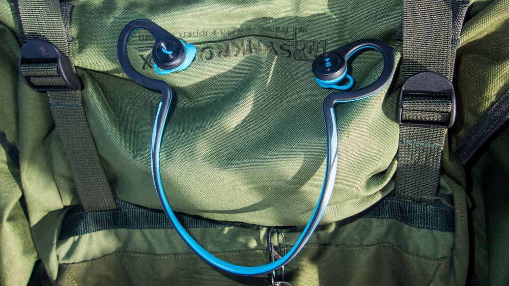 Vår testeksemplar er i blått, men BackBeat Fit kommer også i en limegrønn og en hvit utgave.