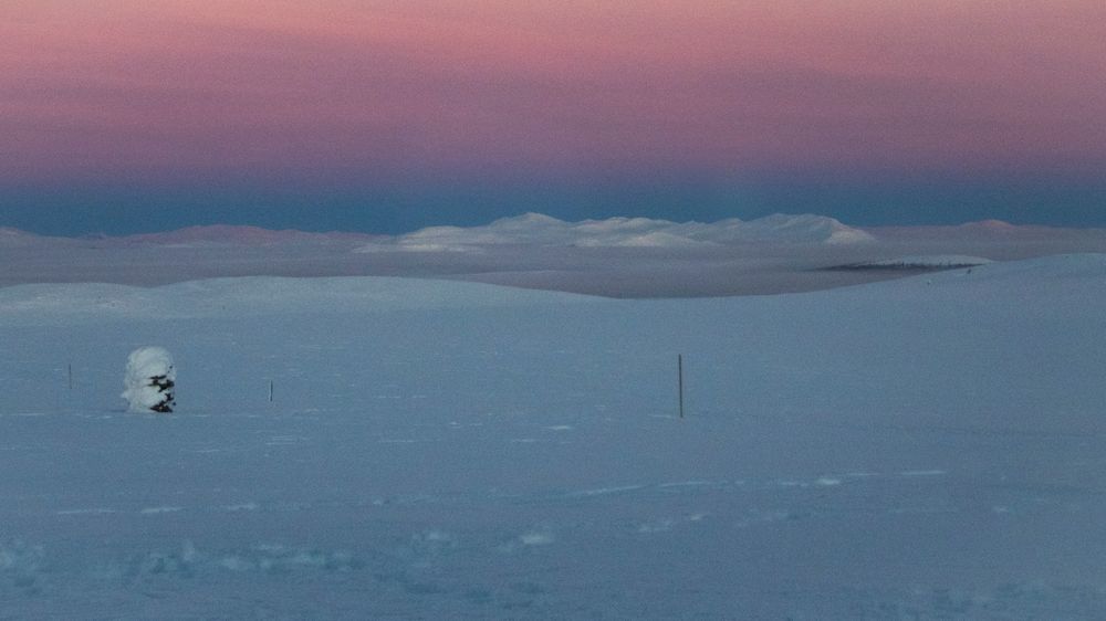 Et lavt skydekke over Gudbrandsdalen forteller meg at det er lurt å være i høyden hvis man er avhengig av solenergi.