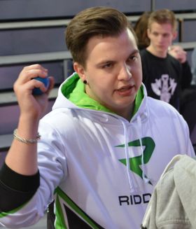 Adrian «Dipzey» Kjellesvik i Riddle.
