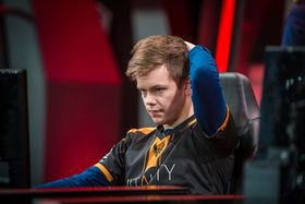 Mid Lane-spiller Erlend «Nukeduck» Våtevik Holm mener at dagens meta ikke er ideelt for Vitality.
