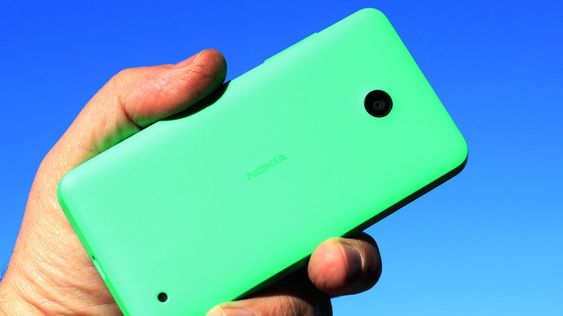 Billige Lumiaer, slik som denne Lumia 630-en, har så langt vært et av de viktigste segmentene for Microsofts satsing på mobile enheter.