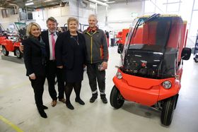 Statsminister Erna Solberg og næringsminister Monica Mæland sto for den offisielle åpningen av el-bilfabrikken Paxster i Sarpsborg onsdag.