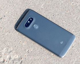 G Flex 3 får tilsynelatende mange likhetstrekk med G5, her avbildet, blant annet modulært design og dobbeltkamera.