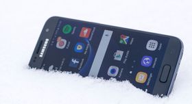 Galaxy S7 liker å bade i snø og vann. Det vil kanskje Note 6 gjøre også.