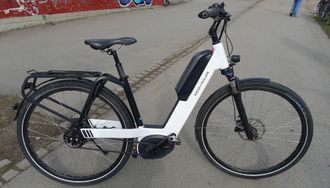 Et svensk studie tyder på at bilistene ikke forutser hvordan elsyklister oppfører seg i trafikken, ettersom de stort sett ser ut som vanlige syklister.