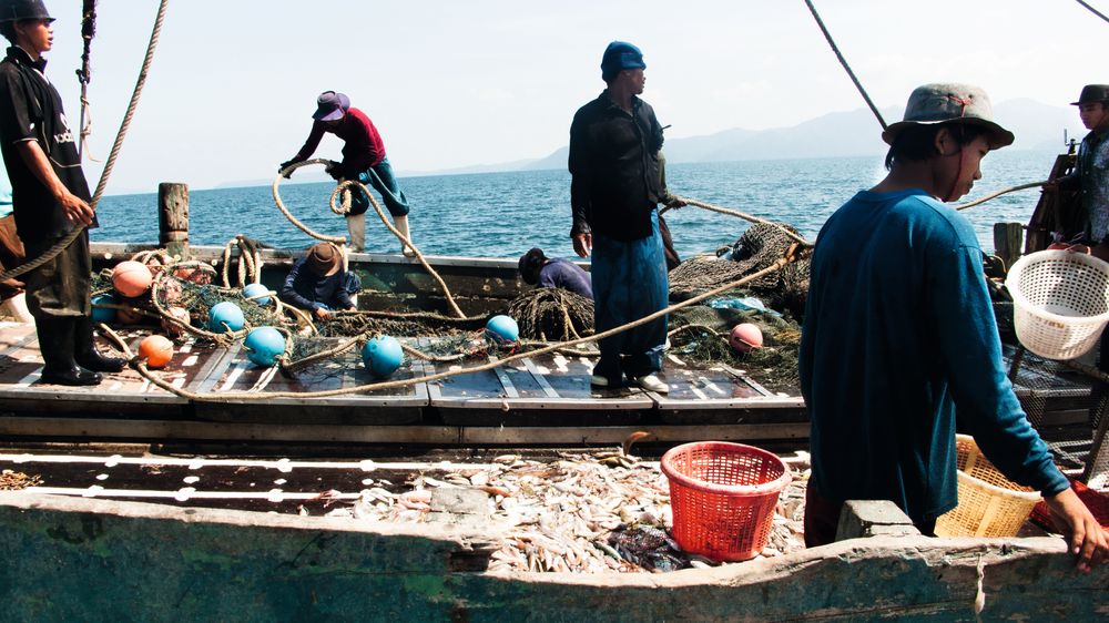 Fra en typisk fiskebåt i Thailand.