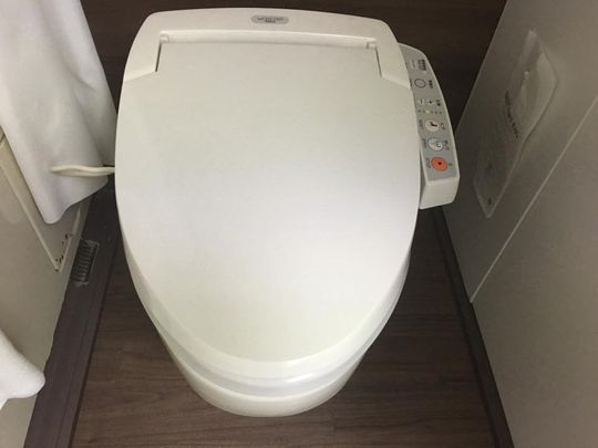 Med blanke ark og varmekabler tell! Det er heldigvis ikke veldig mange knapper her, men jeg har bare turt å trykke på den som skrur av varmekablene.