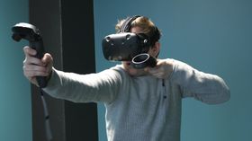 PlayStation VR ligger langt foran hovedkonkurrentene sine, her ved HTC Vive.