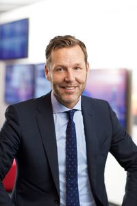 Johan%20Dennelind.200x300.jpg