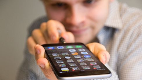Vi har tidligere fikset en iPhone 6 Plus, da med en litt annen innfallsvinkel.