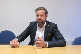 Mr Smart: Jonas Persson er prosjetleder for Byens kontrollrom i Mälarenergi.