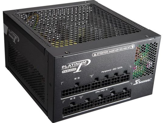 Med modulære strømforsyninger legger du til kabler etter behov. Denne PSU-en er også vifteløs.
