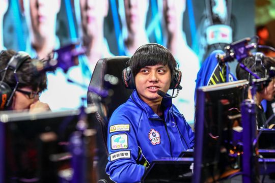 Mid Lane-spiller i Flash Wolves, Huang «Maple» Yi-Tang blir ansett som Taiwans beste spiller i sin rolle.