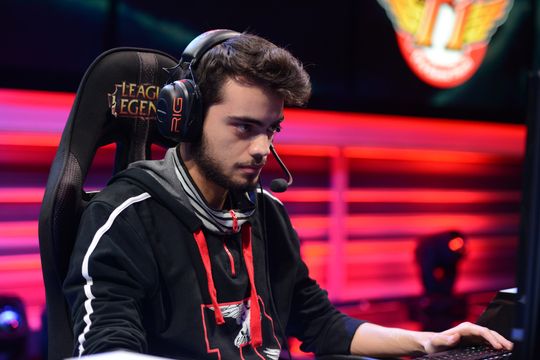 Support-spiller Mustafa «Dumbledoge» Kemal Gökseloğlu er en nøkkelspiller i SuperMassive eSports.