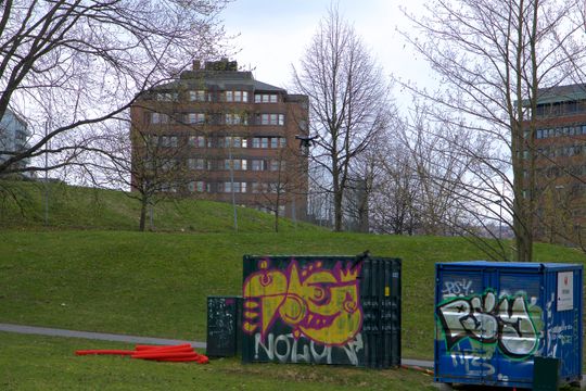 Etter å ha fløyet dronen bort et stykke, ble ett punkt satt her. Deretter markerte man to til.