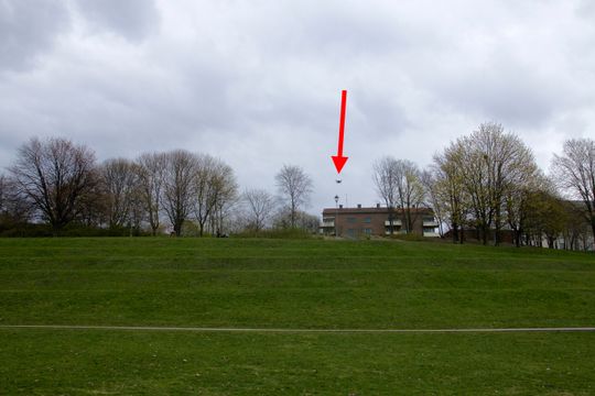 Solo kan fly skikkelig høyt og langt, men det skal visstnok være restriksjoner fra 3DR selv i samarbeid med luftfartstilsyn verden over slik at man ikke skal komme i konflikt med vanlig lufttrafikk.