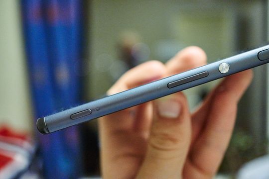 At strømknappen nå kan trykkes inn to ganger for å aktivere kameraet er ikke så farlig på Xperia-telefoner. Det finnes det en dedikert knapp til.