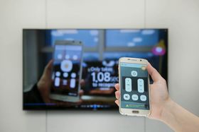 Samsung viste også frem en app som lar deg kontrollere smartenheter ved hjelp av kameraet på mobilen din.