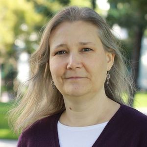Amy Hennig.