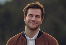 Sigve Løndal driver YouTube-kanalen Rushboots. Der har han lagt ut flere guider om hvordan man blir en bedre Counter-Strike-spiller.