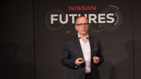 Paul Willcox i Nissan Europe tror bilprodusentene må endre seg eller gå under.