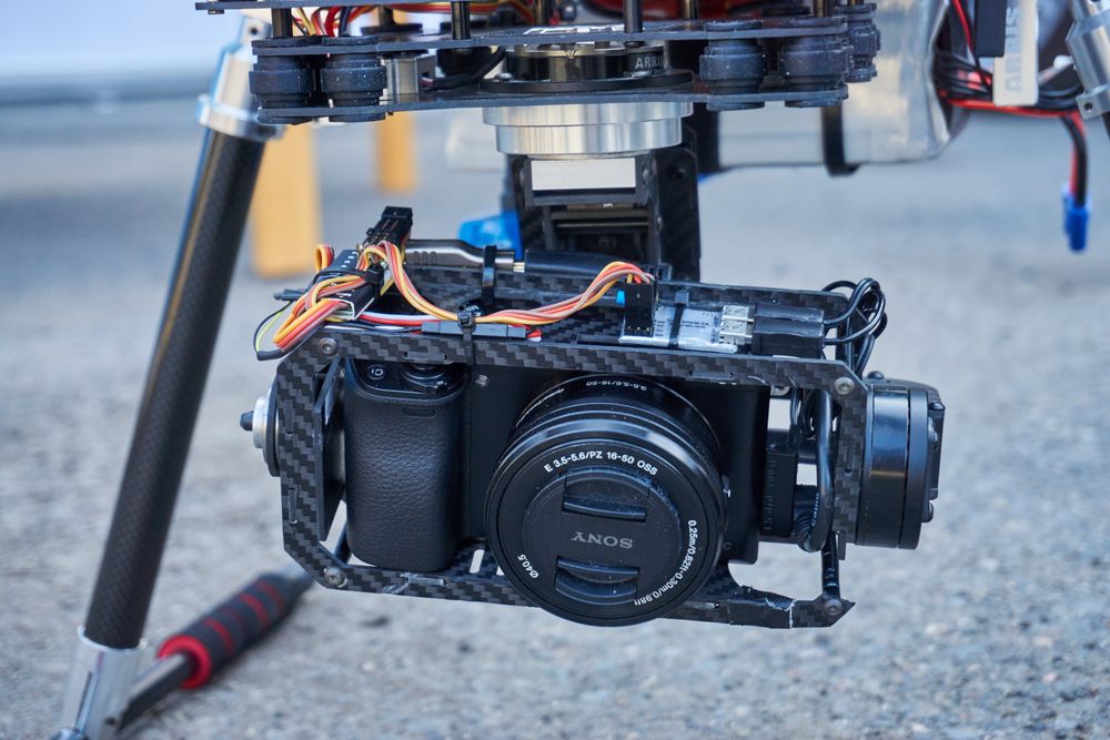 Kameraet som ble brukt var tilfeldigvis av samme slag som undertegnede brukte til å ta bildene i saken med – et Sony a6000.