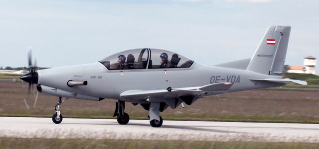 Diamond Aircrafts DART-450 flyr for første gang