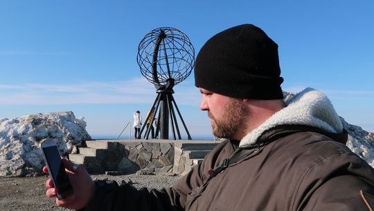 Kristoffer Møllevik testet dekningen i hele Finnmark. Her fra Nordkapp.