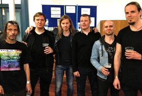 Fra venstre: The Last Ninja 1-komponist Ben Daglish, keyboardist Kjetil Nossum, gitarist Jarle H. Olsen, The Last Ninja 2-komponist Matt Gray, bassist Tore Christer Storlid og trommeslager Bjarte K. Helland.