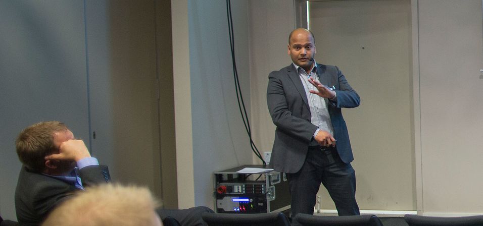 Nettverkssjef Anurag Shukla i Broadnet er ikke enig med Telenor om at det ikke er mulig å bygge ut kobbernettet med utskutte mikronoder og samtidig gjøre det mulig å tilby ADSL og VDSL for andre operatører.