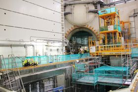 Blir ferdig: Mye av innmaten til Olkiluoto 3-reaktoren er allerede på plass. Den gule konstruksjonen midt i bildet skal brukes til å håndtere brenselsstavene.