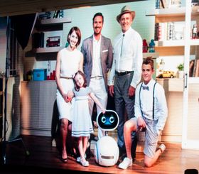 Zenbo, her satt sammen med en konstruert Asus-familie, men ikke se bort ifra at sjarmøren vil sjarmere seg inn i slektstreet ditt en dag.
