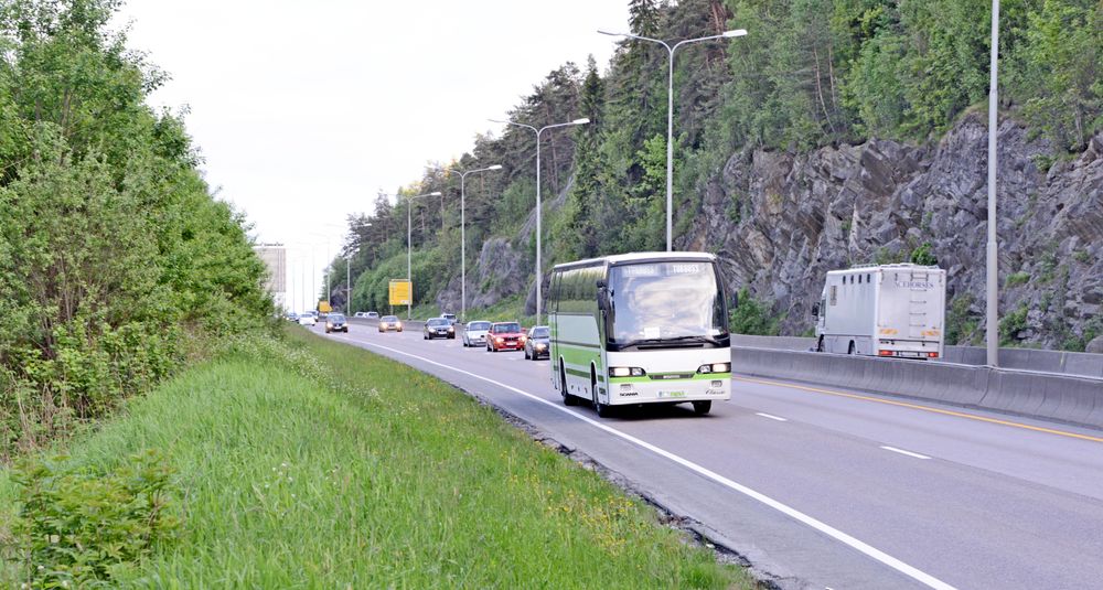 Denne bussen kommer seg greit fram på E6 sent på ettermiddagen, men i morgenrushet er det verre. I begynnelsen av november skal blir det mye bedre.
