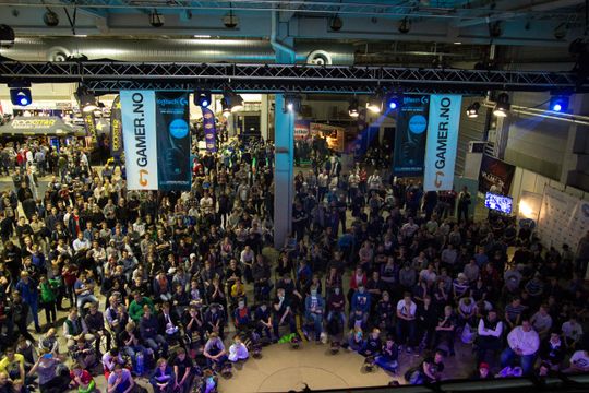 Publikum på SpillExpo under høstfinalene av Telenorliagen i 2015.