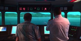 Et containerskip på 150 meter trenger mer tid på å få framdrift på riktig kurs før entring av skipstunnelen. Det betyr noen mindre justeringer på tegninger og planer.