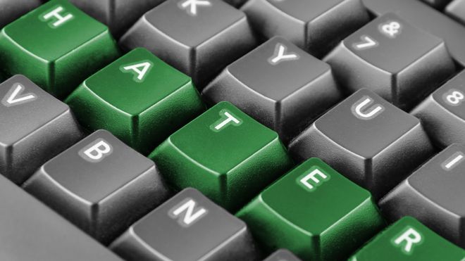 IT-giganter skal fjerne hatefulle ytringer