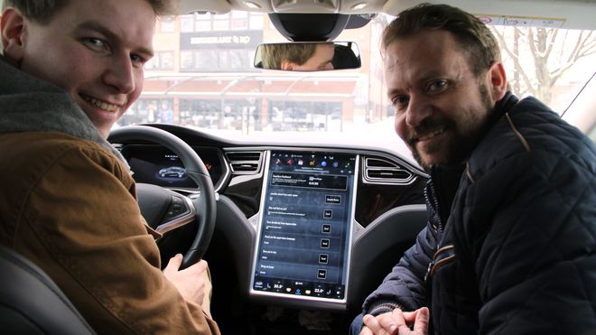 Tesla-app påkaller Marvels superhelter
