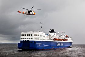 Et av 330-skvadronens Sea King-helikopter på øvelse i Oslofjorden.