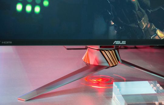 Asus ROG PG258Q. Joda, denne LED-logoen kan slås av!