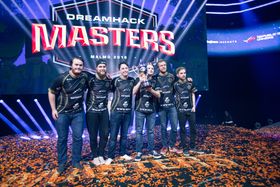 Ninjas in Pyjamas og Cristopher «GeT_RiGhT» Alesund (nummer tre fra venstre) vant Dreamhack Masters Malmö i april.