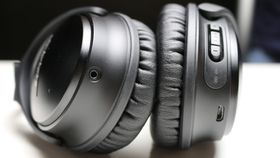 Dagens QC35 har ikke den nevnte knappen.
