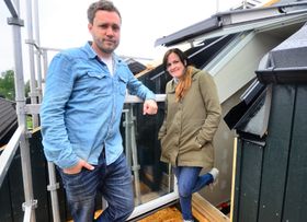 Solveig og Anders Egeland var rådville når de skulle starte med rehabiliteringen av sekstitallshuset de hadde kjøpt. Nå har de fått forskerhjelp og har halvert energiforbruket til oppvarming, blant annet