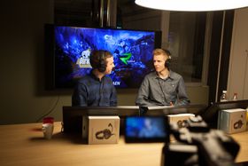 Julian «DogSledder» Nash (til høyre) har kommentert League of Legends sammen med Eskil «Fearsome» Uggen.
