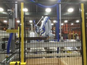 Sapa Magnor har bygget opp en ny robotcelle for å kappe, sortere og pakke aluminiumsprofilene til Berry Alloc.