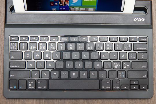 Tastaturet er i full størrelse, og er godt å skrive på.