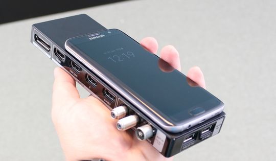 Den lille OneConnect-boksen er blitt mye mindre.