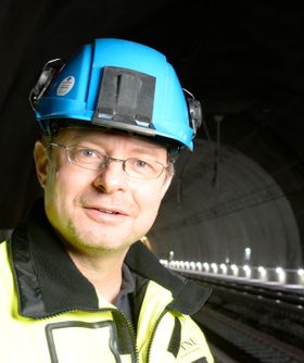 Ingeniørgeolog Karl Gunnar Holter avluttet nylig en doktograd om vantetting av vei- og jernbanetunneler.