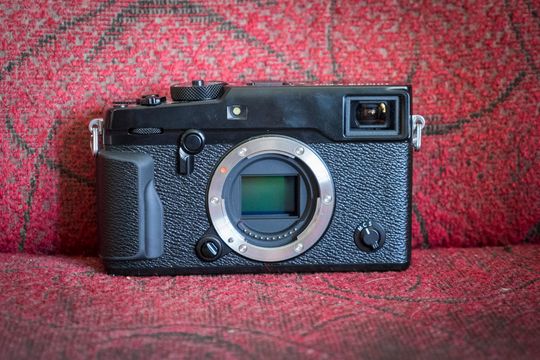 Ingen er så retro som Fujifilm, men det ligger høyst moderne funksjoner under karosseriet. Se flere bilder av kameraet nederst på siden.