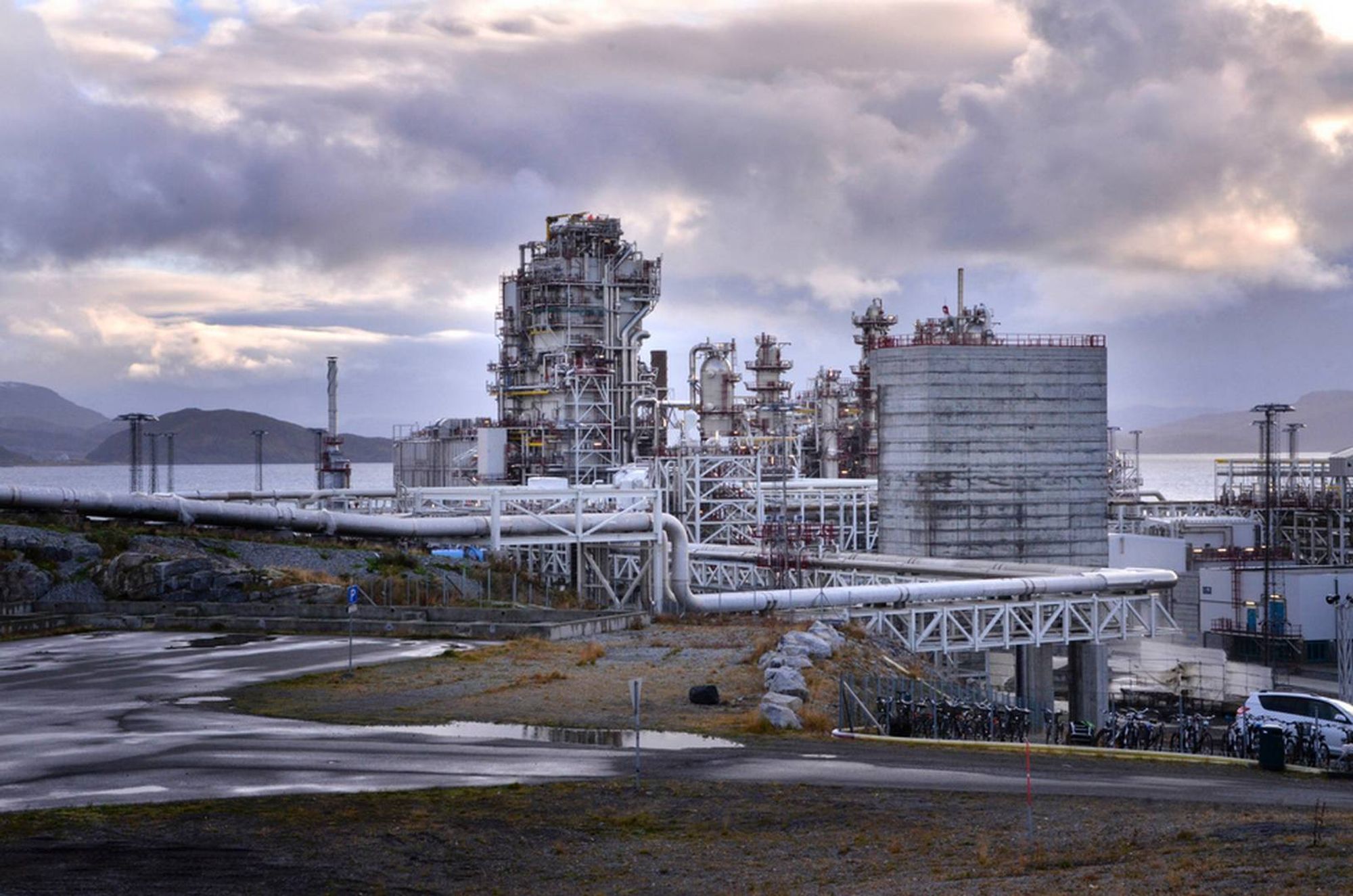 Prosessanlegget for flytende naturgass på Melkøya er svært kompakt, men skal være et av de mest effektive i verden, ifølge Statoil. Dette anlegget leverer blant annet strøm til 420kV-linjen som går mellom Balsfjord og Hammerfest, skriver TU.